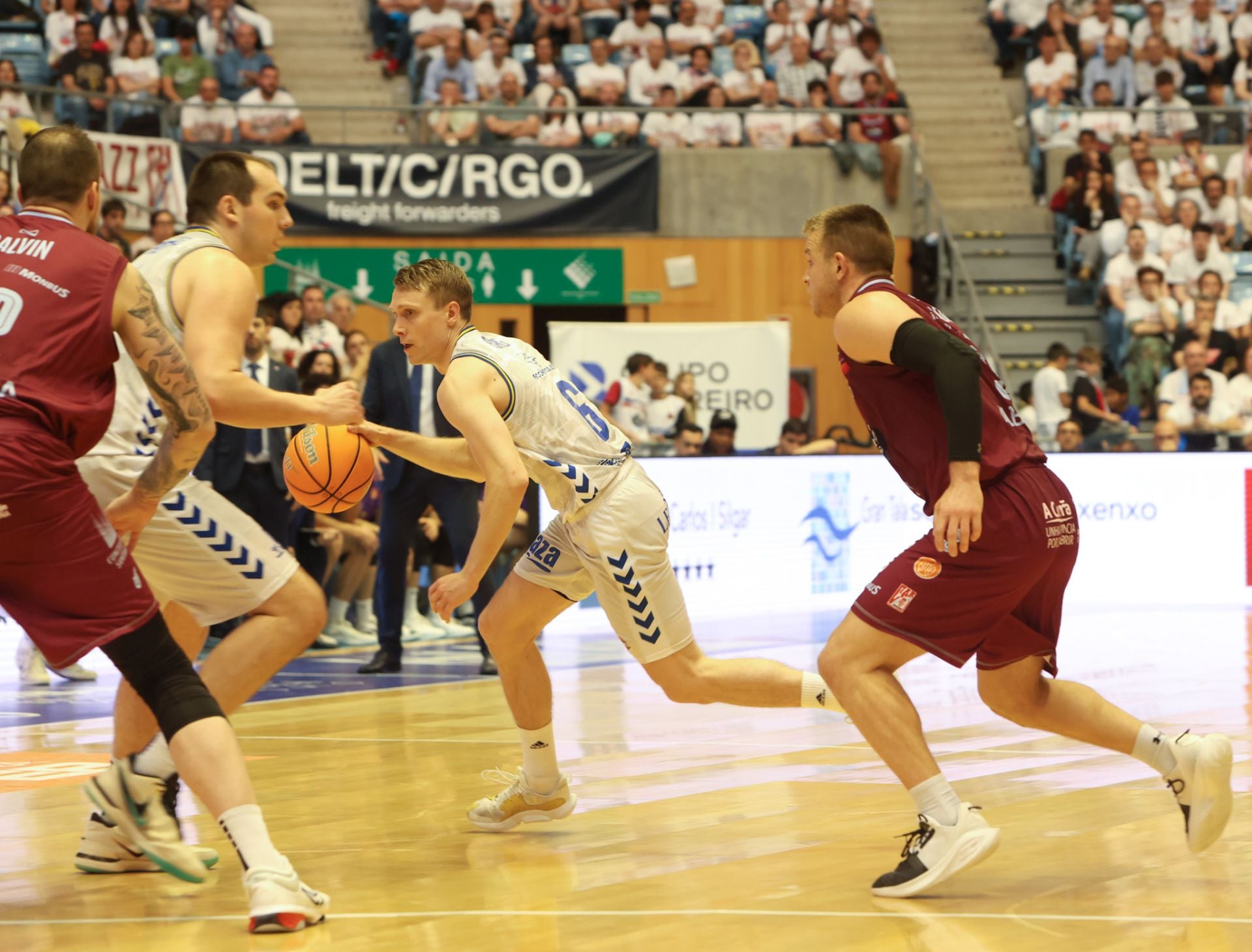 El Palencia gana el segundo partido en Santiago