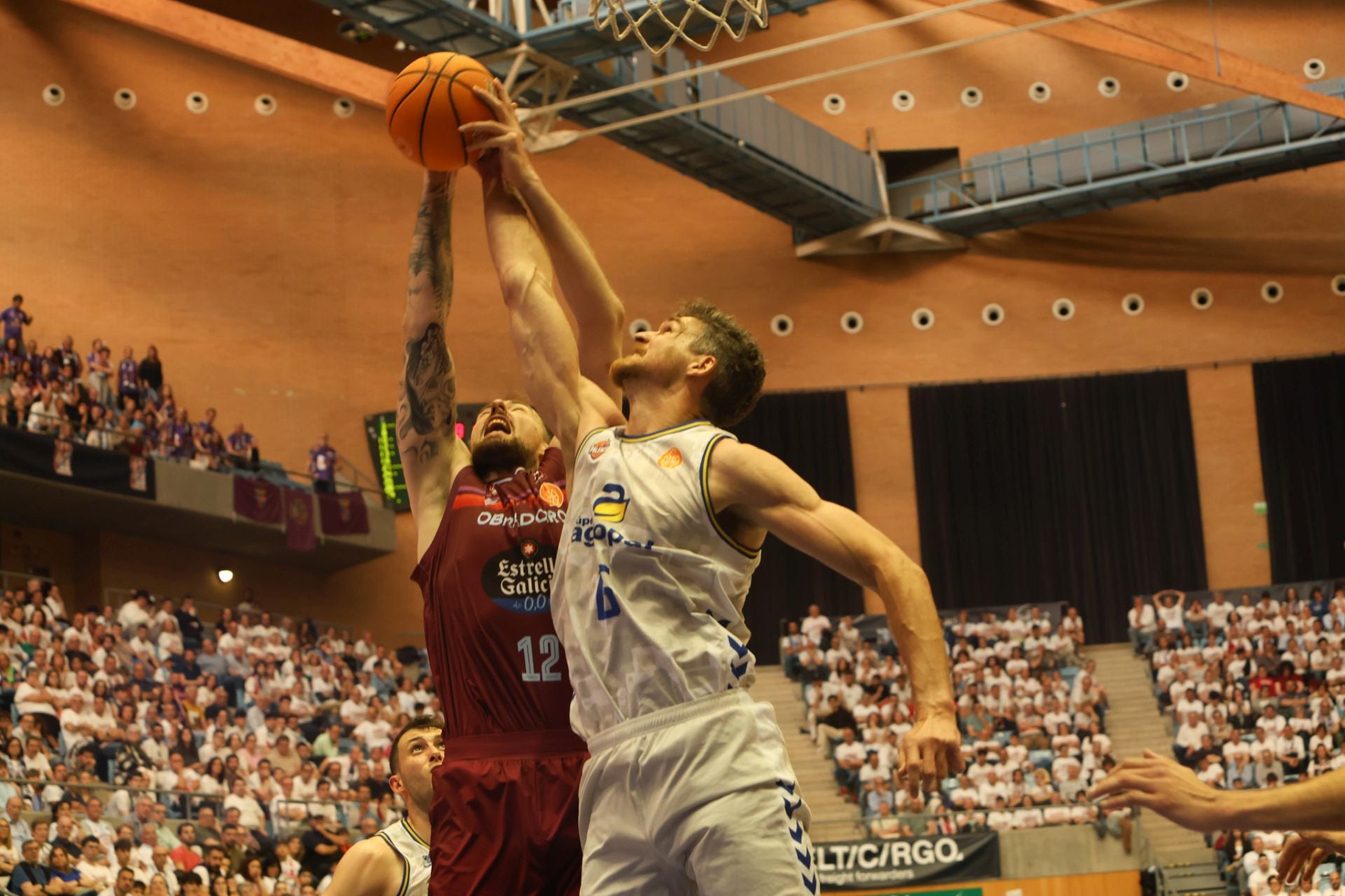 El Palencia gana el segundo partido en Santiago