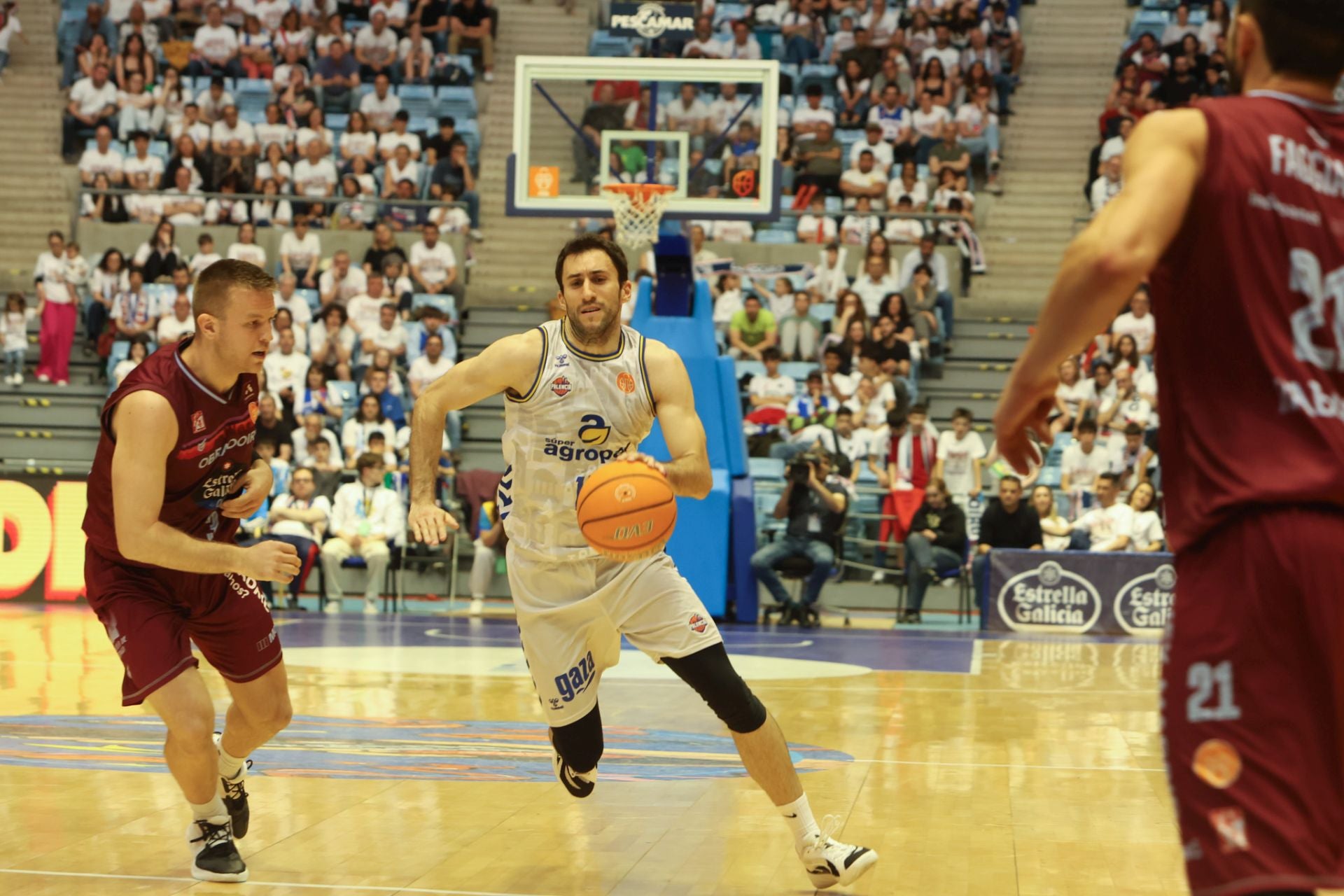 El Palencia gana el segundo partido en Santiago