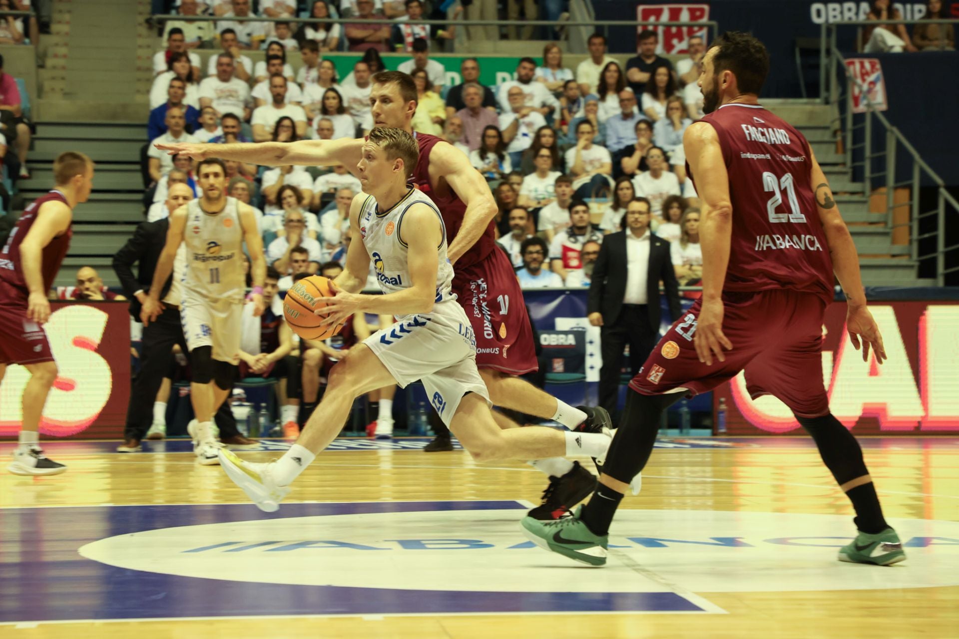 El Palencia gana el segundo partido en Santiago