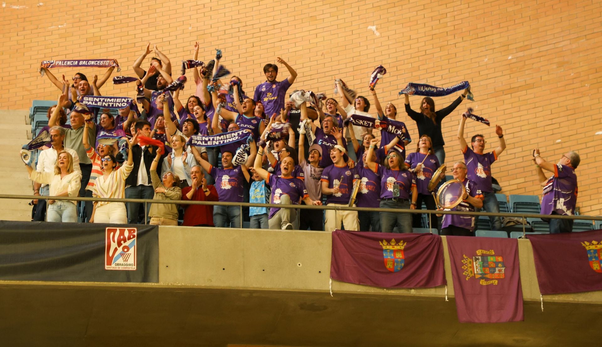El Palencia gana el segundo partido en Santiago