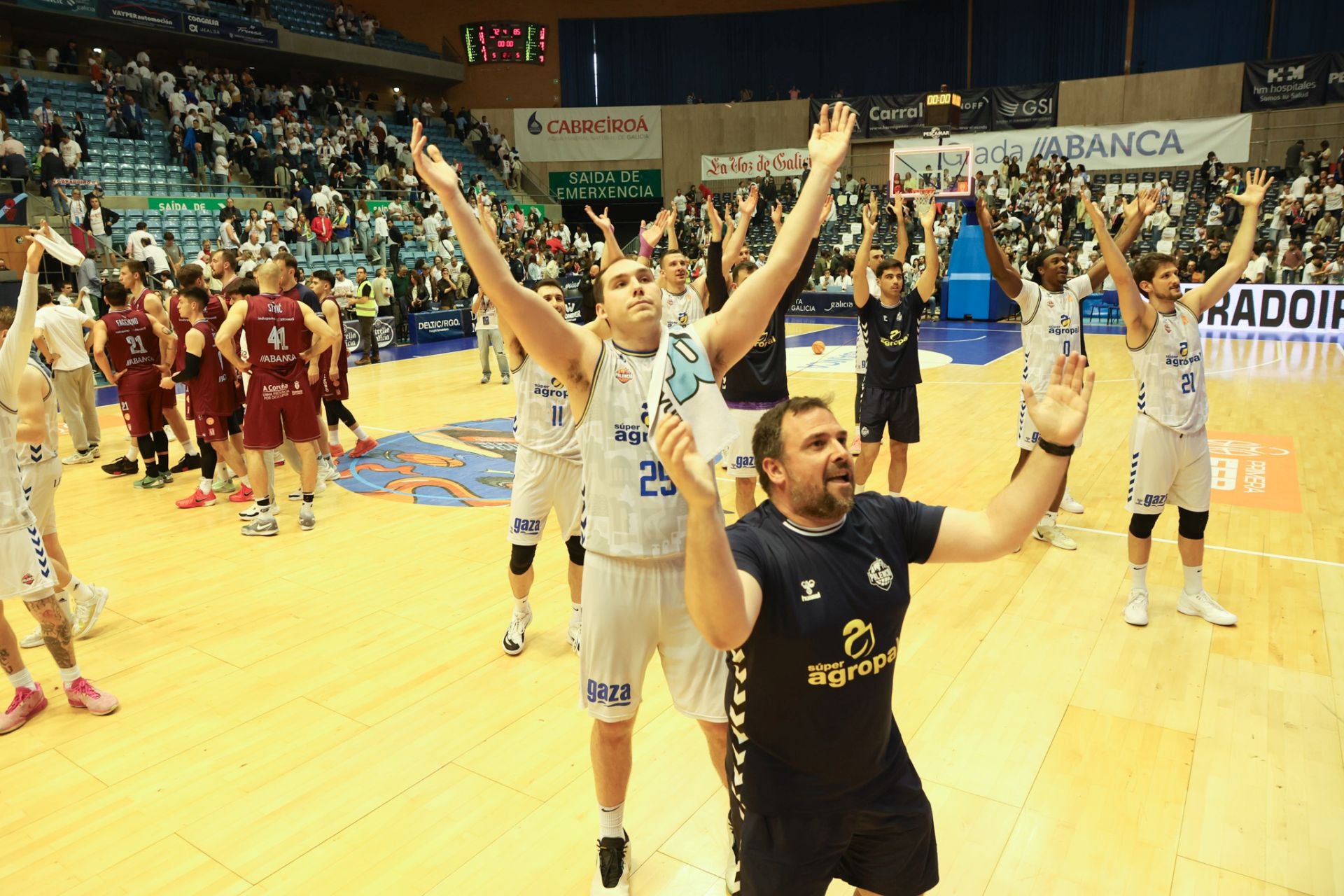 El Palencia gana el segundo partido en Santiago