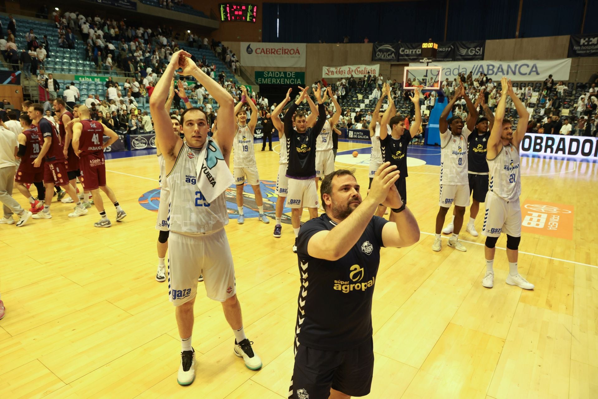 El Palencia gana el segundo partido en Santiago