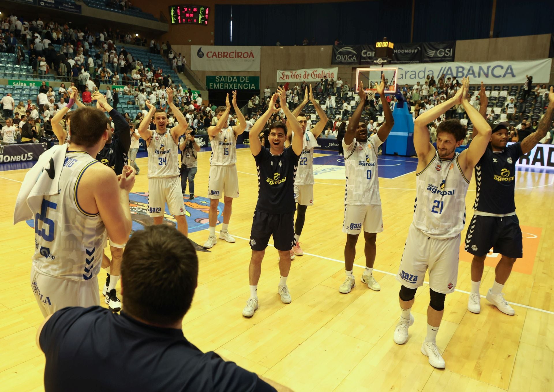 El Palencia gana el segundo partido en Santiago