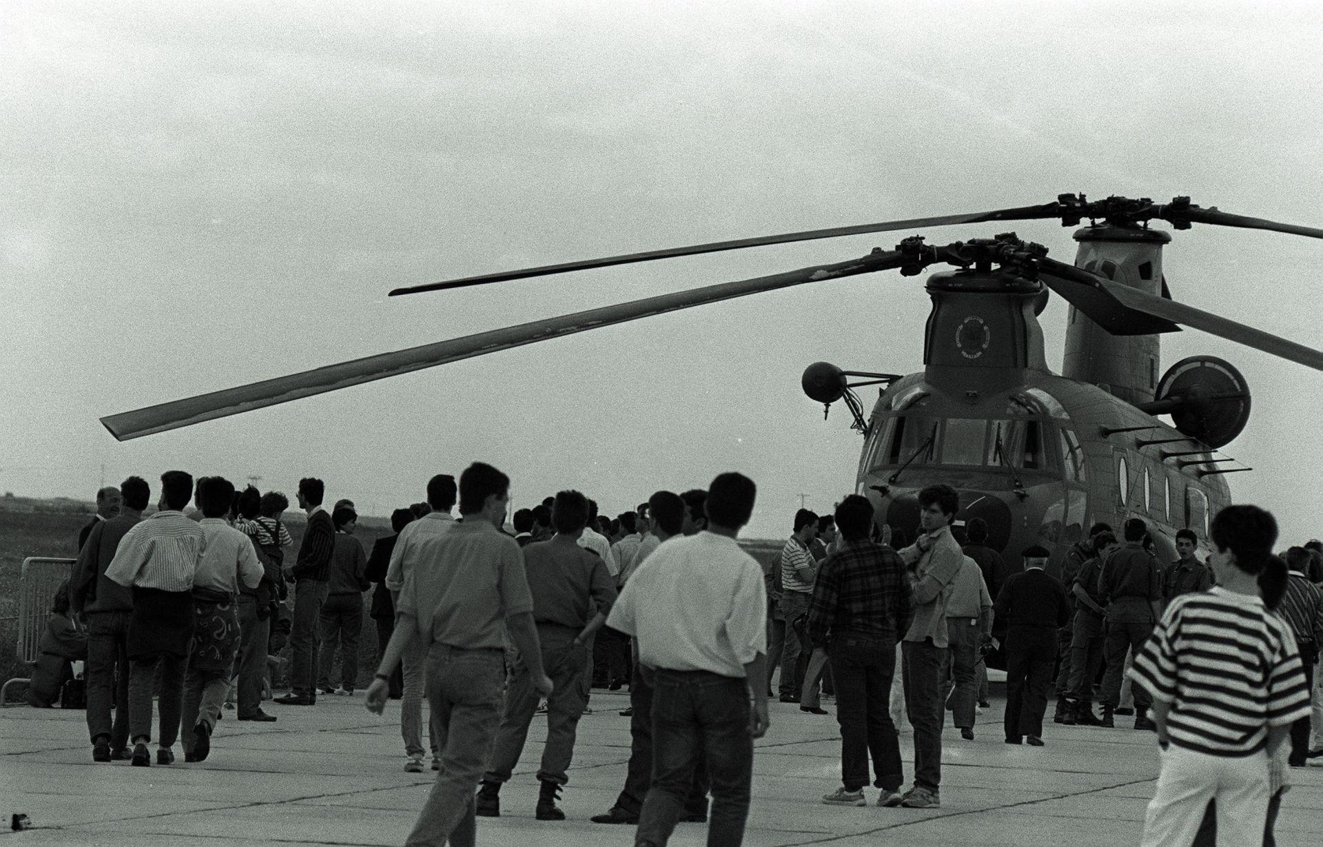 Pie original: «Los aviones despertaron el interés de una gran parte del público en el Día de Puertas Abiertas, en la Base Aérea de Villanubla». 11 de junio de 1997.
