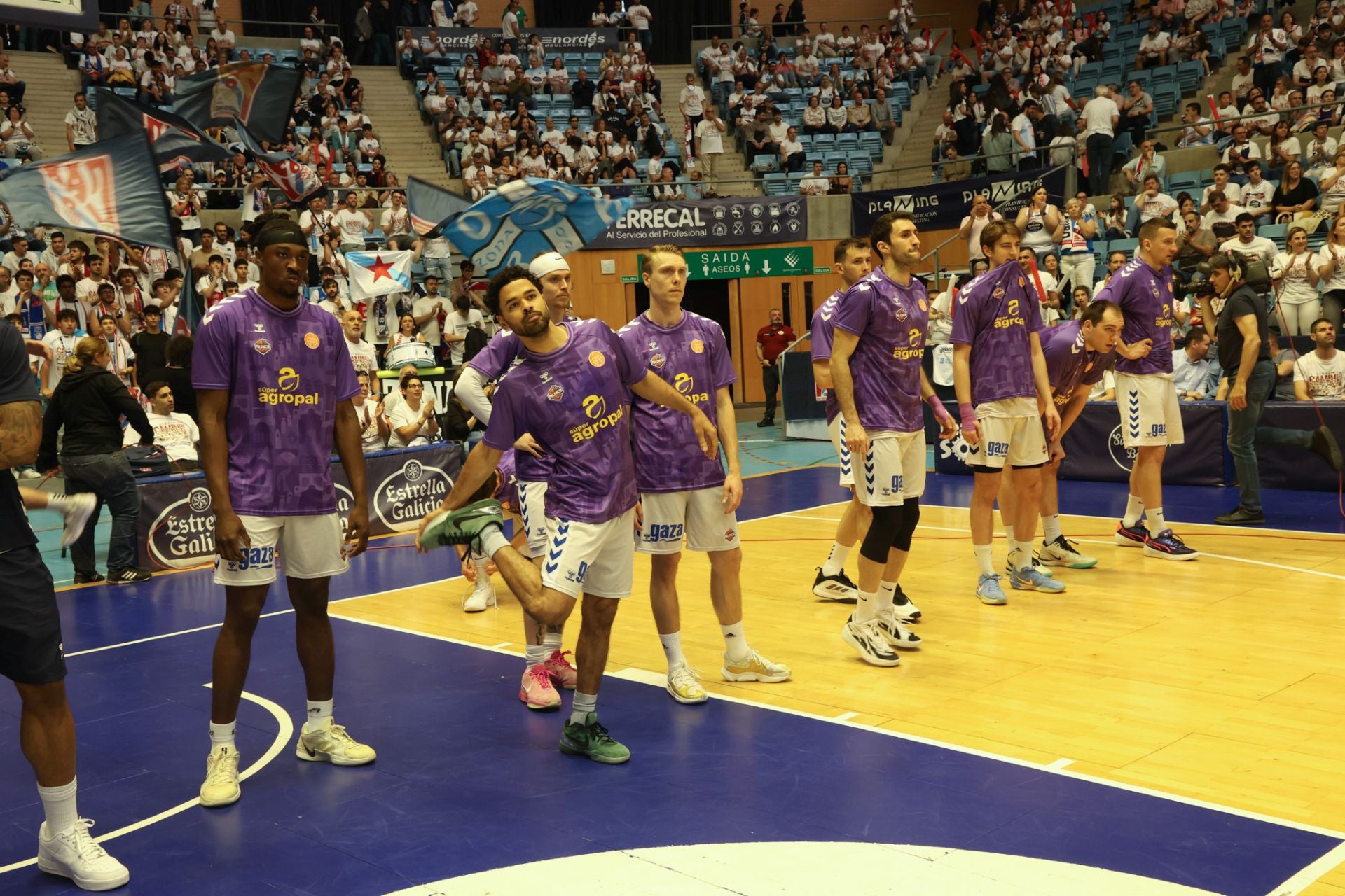 El Palencia gana el segundo partido en Santiago