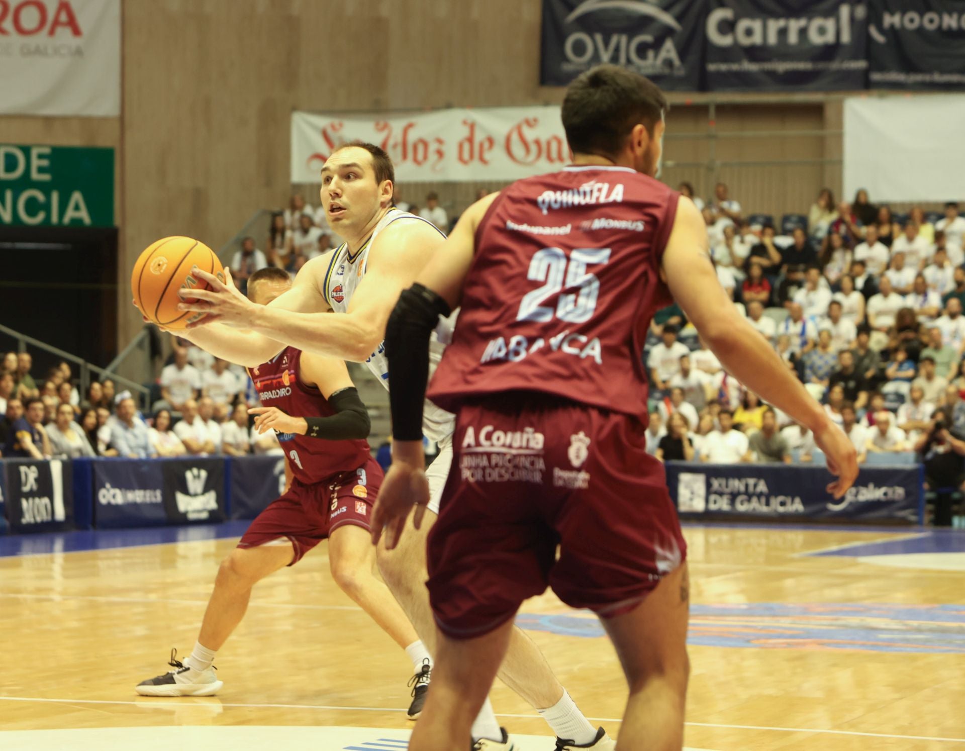 El Palencia gana el segundo partido en Santiago