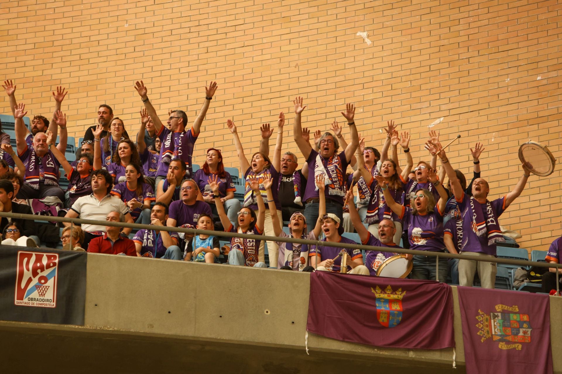 El Palencia gana el segundo partido en Santiago