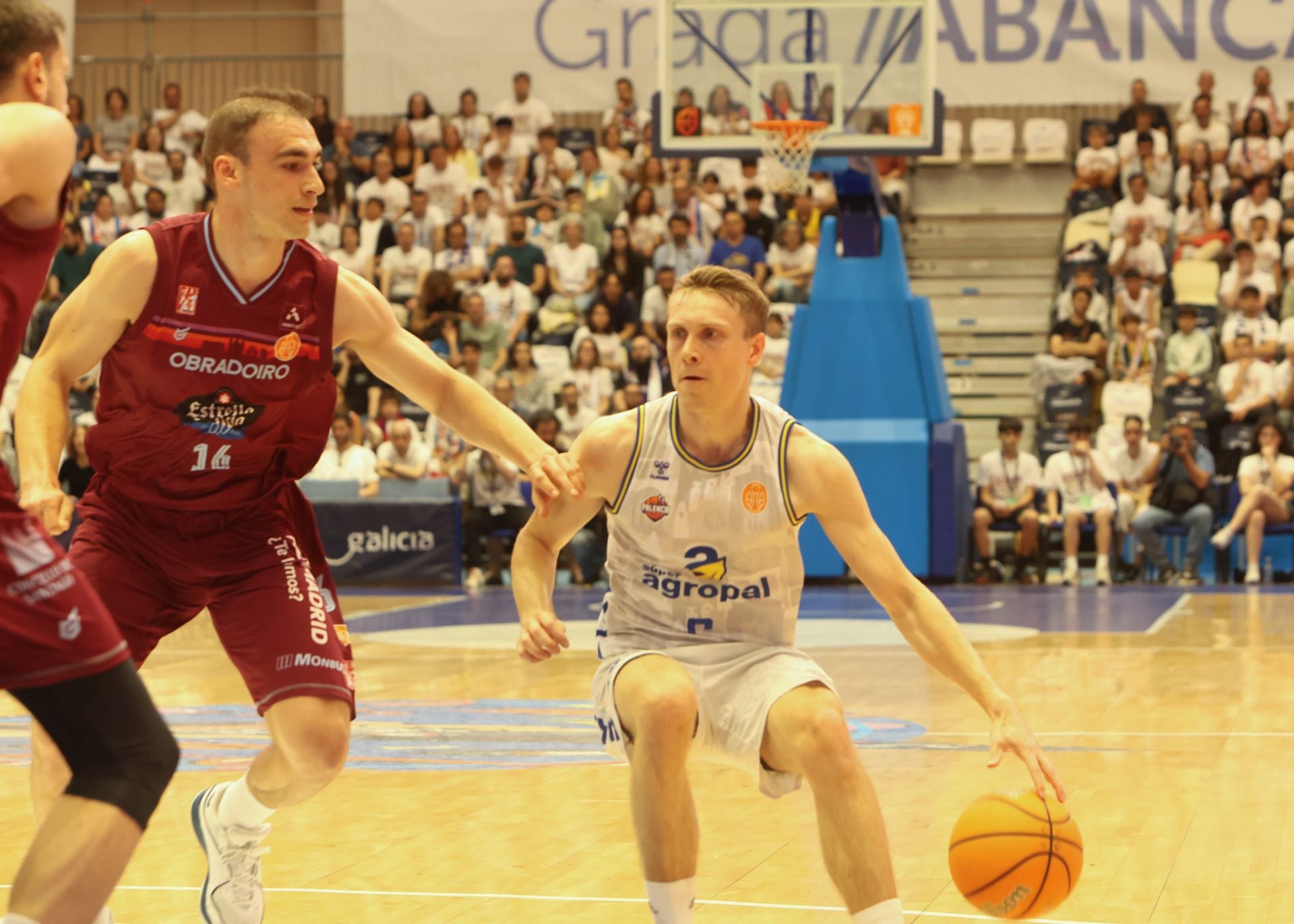 El Palencia gana el segundo partido en Santiago