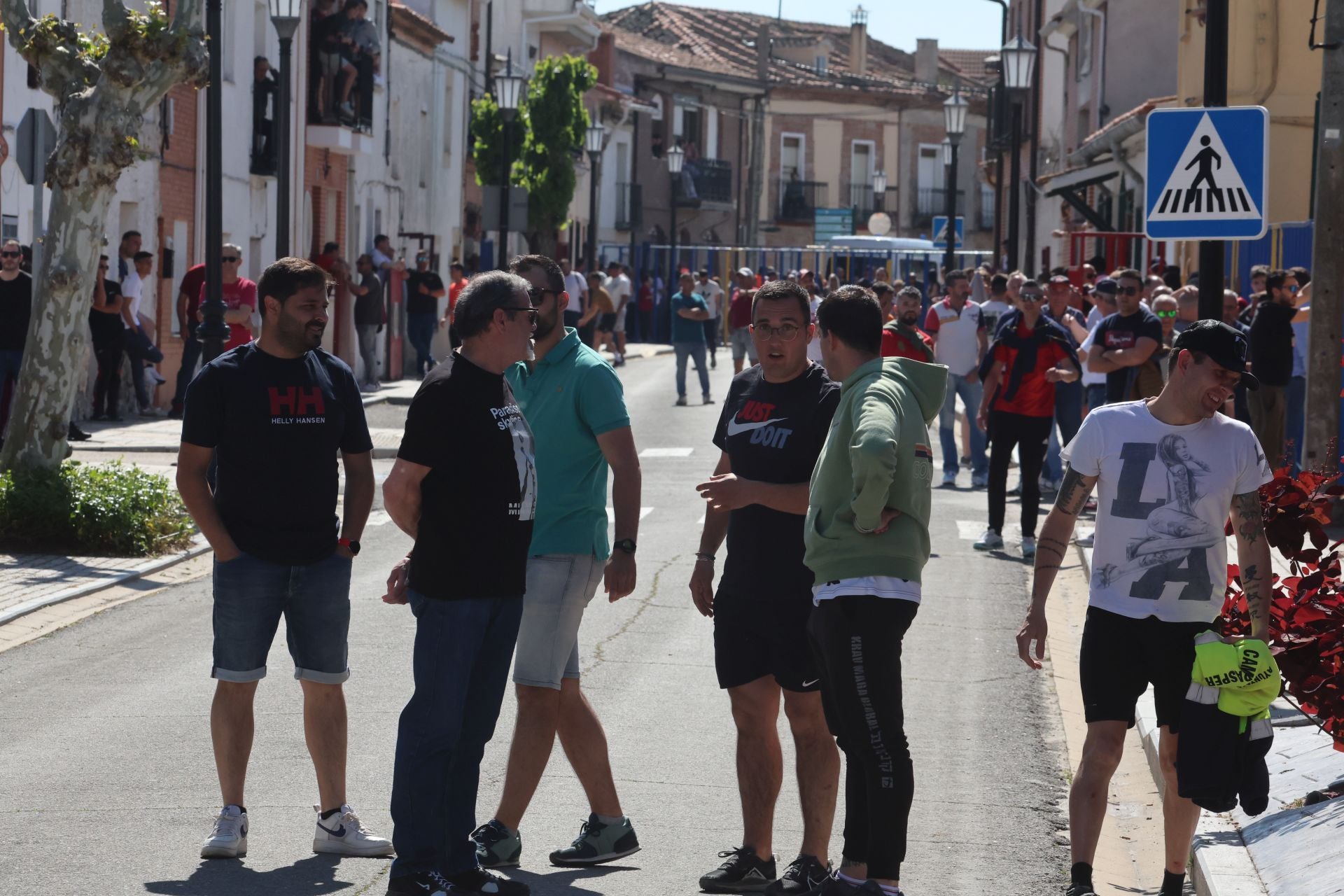 Encierro matutino del domingo en Aldeamayor de San Martín