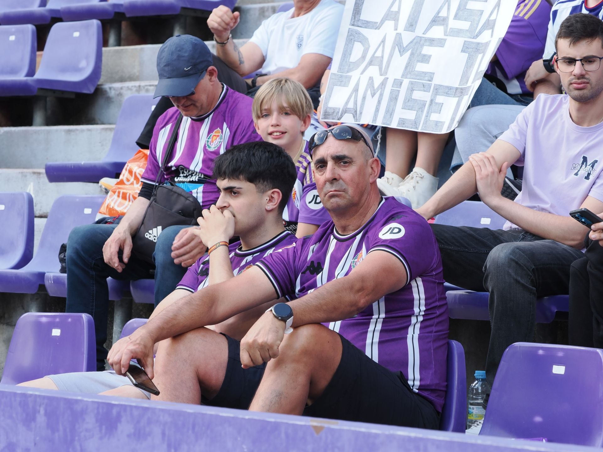 Búscate en la grada del estadio José Zorrilla (1/4)