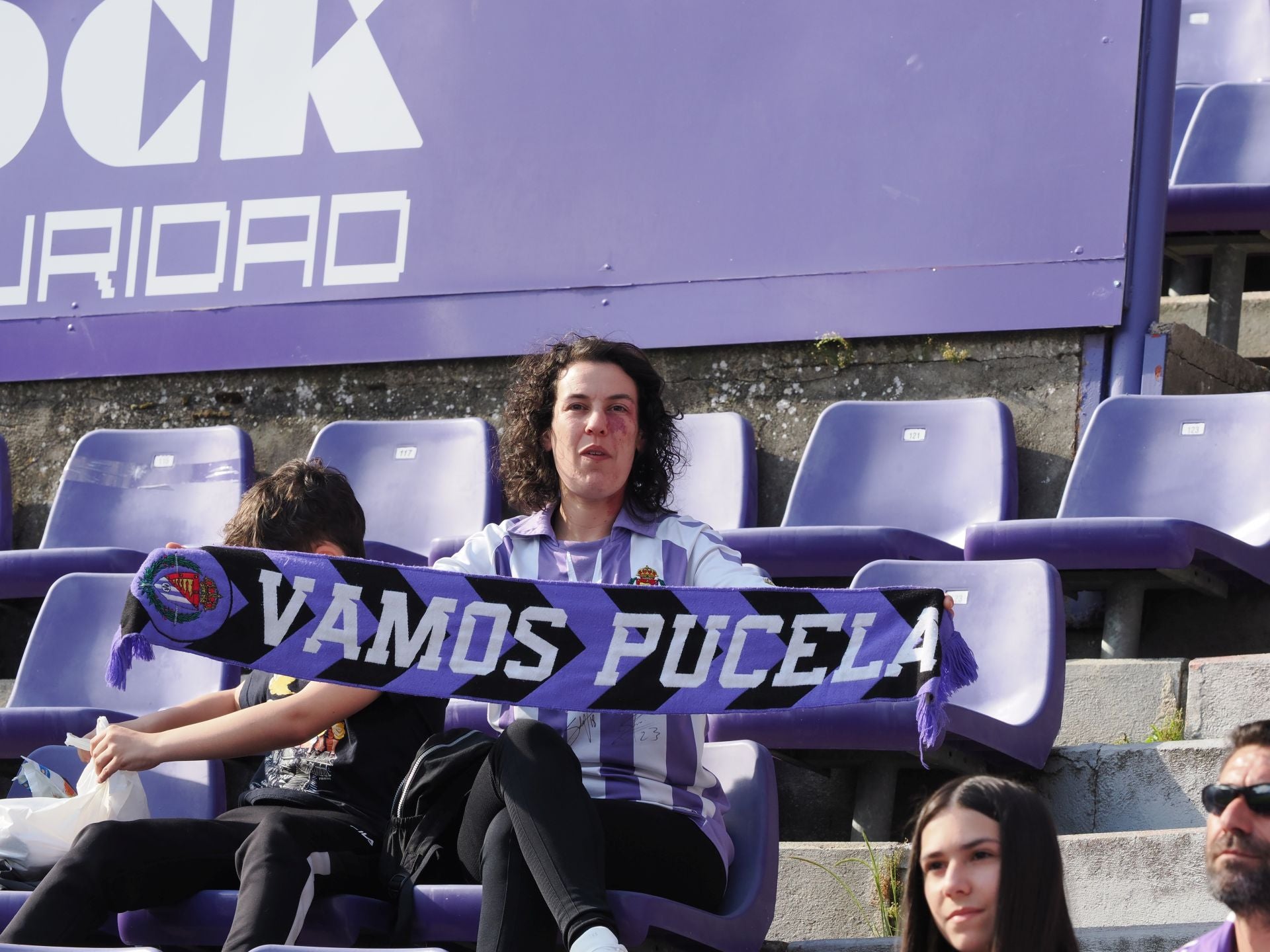 Búscate en la grada del estadio José Zorrilla (2/4)