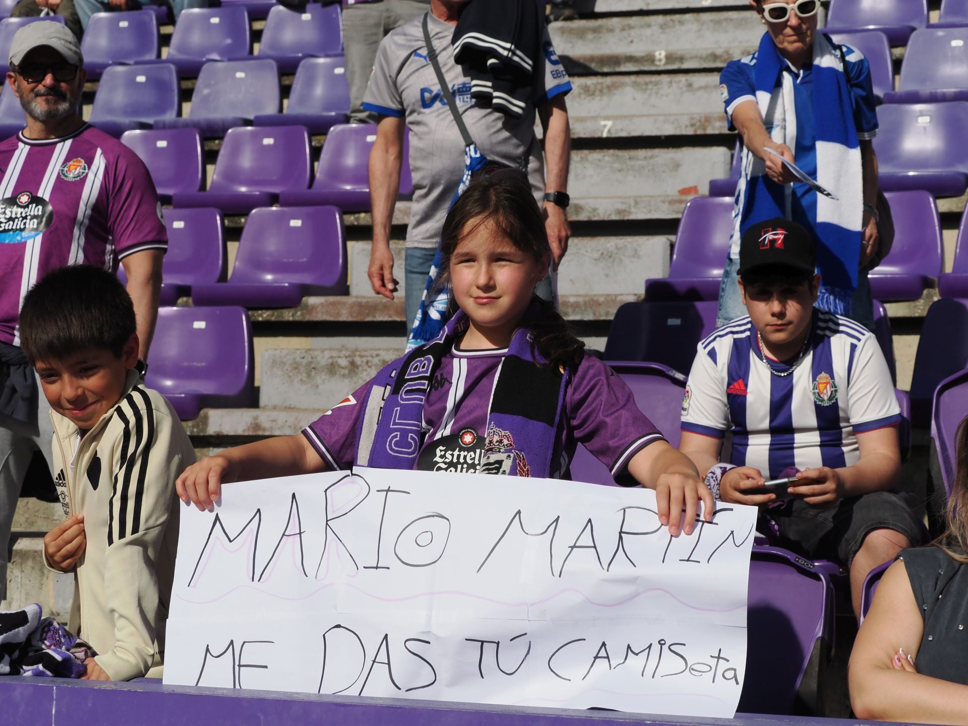 Búscate en la grada del estadio José Zorrilla (2/4)