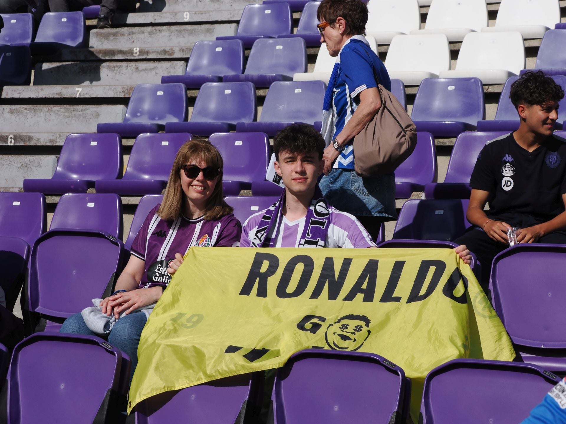 Búscate en la grada del estadio José Zorrilla (3/4)