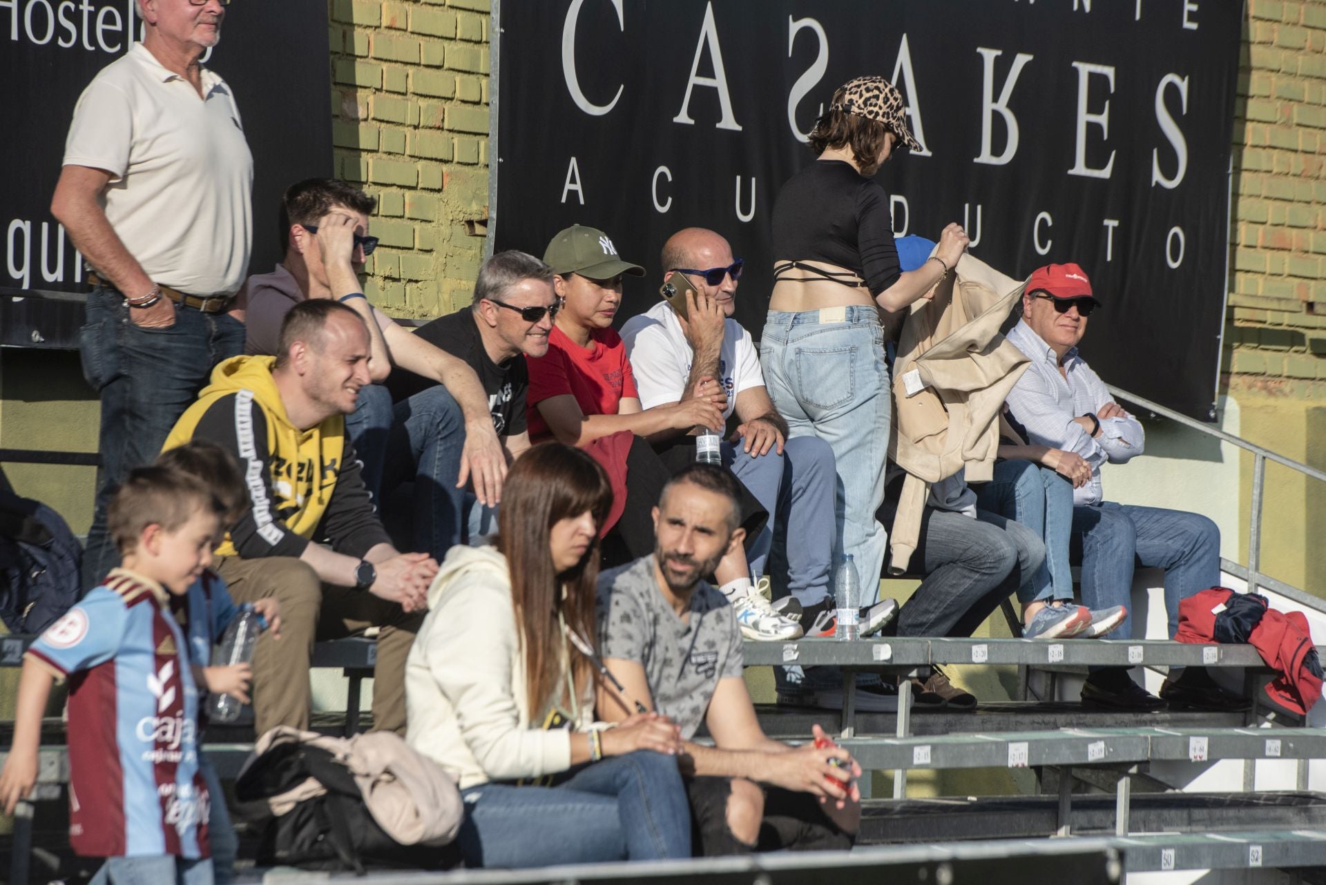 Fotos: búscate en las gradas de La Albuera