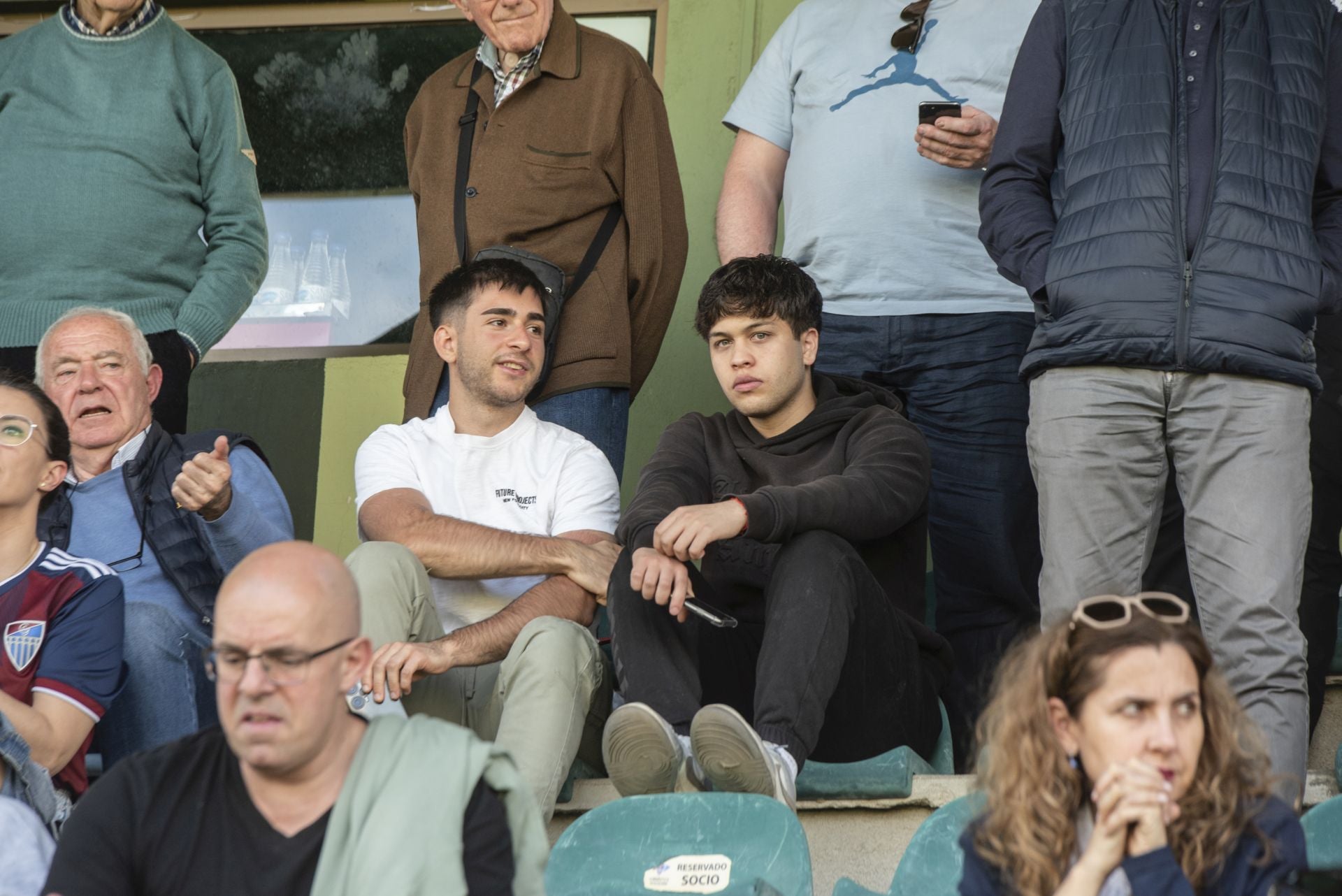 Fotos: búscate en las gradas de La Albuera
