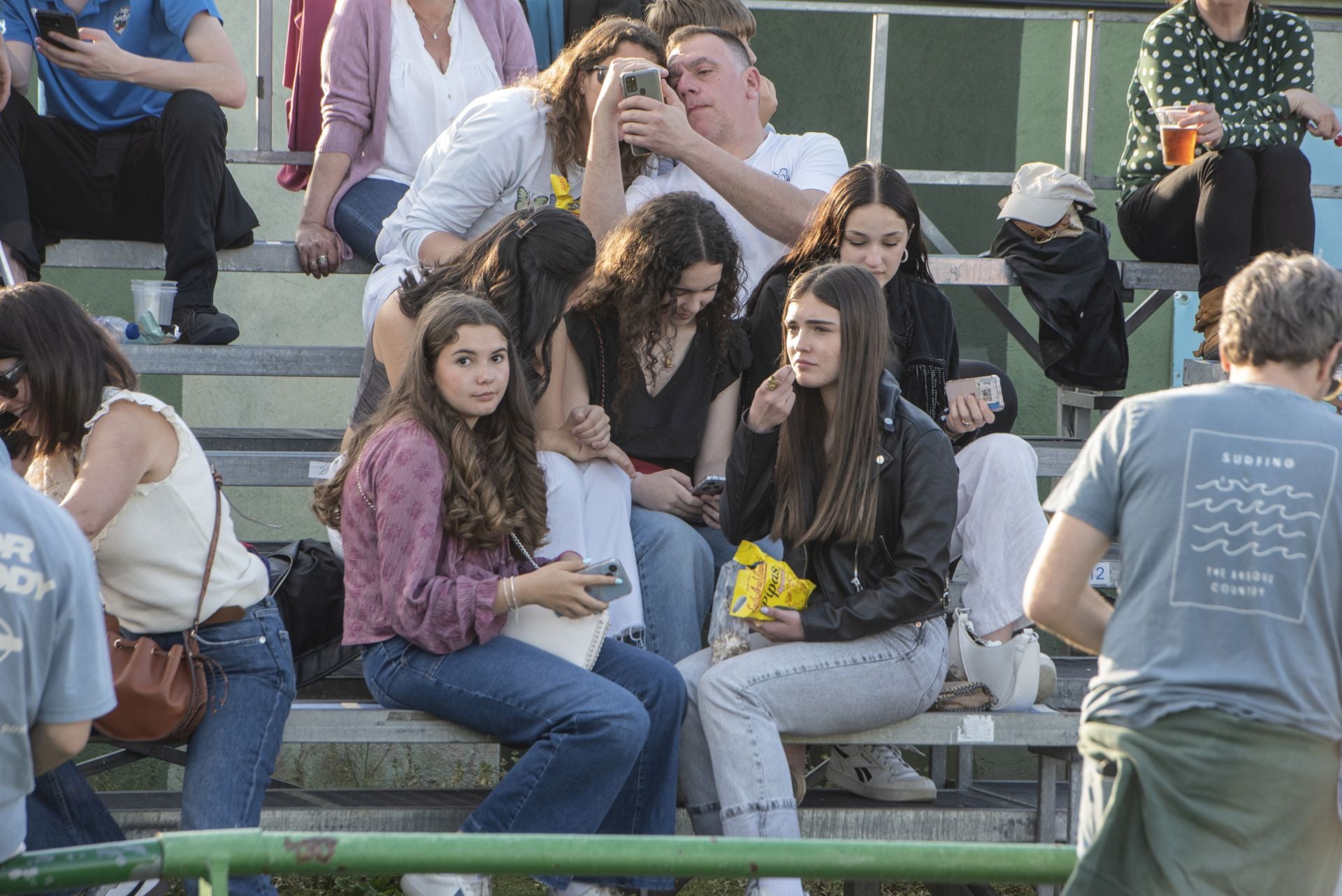 Fotos: búscate en las gradas de La Albuera