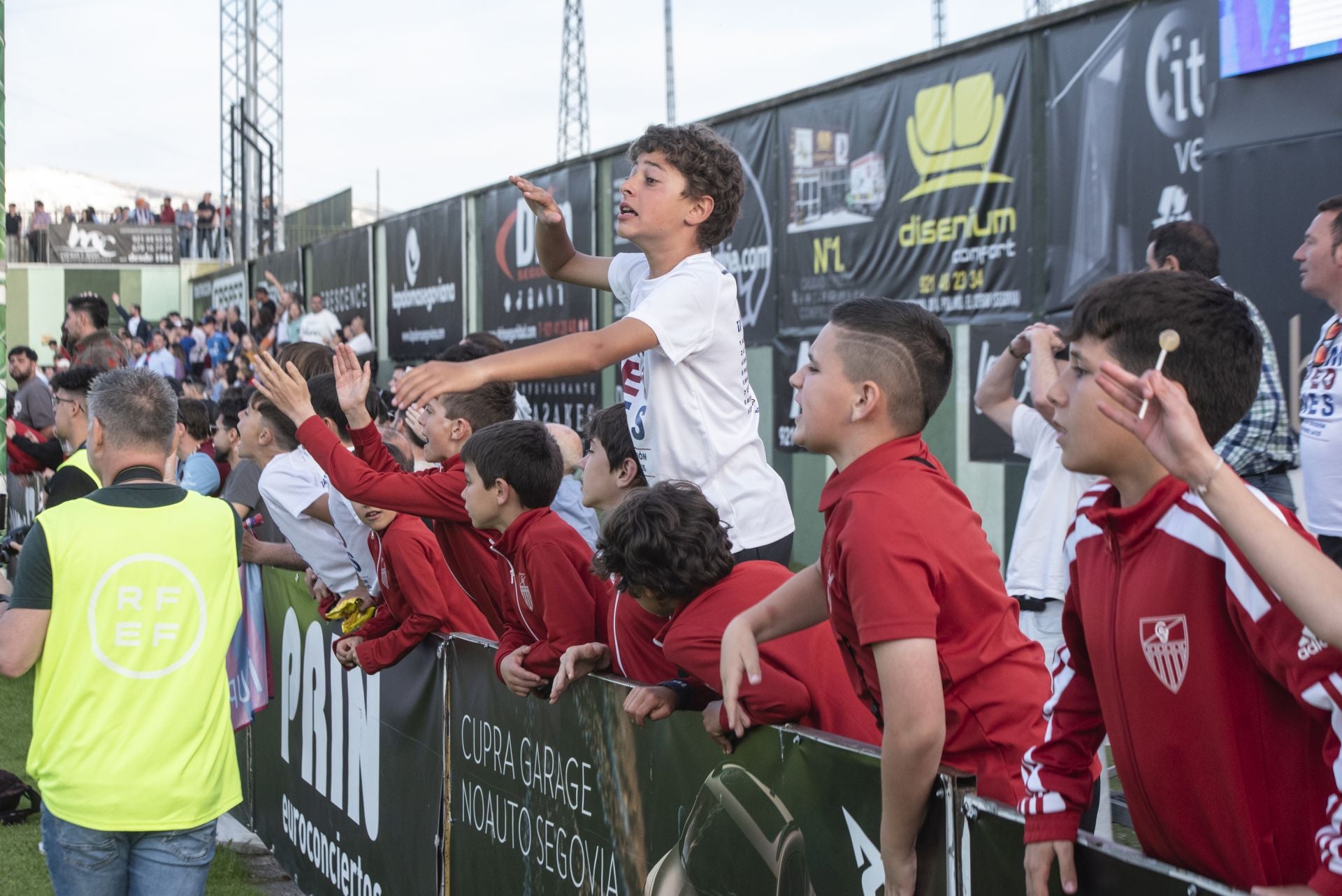 Fotos: búscate en las gradas de La Albuera