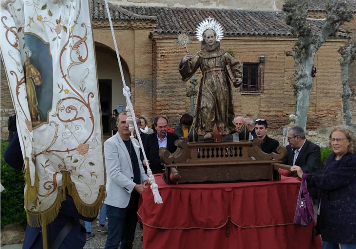 Cuenca de Campos traslada a San Bernardino a su ermita
