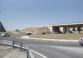 Rotonda de la CL-601 a la altura de la circunvalación de Segovia.