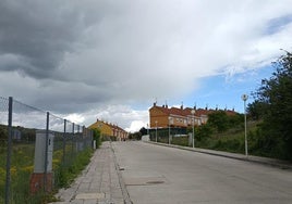 Calle principal del barrio de Fuente de La Bola, en Cuéllar.
