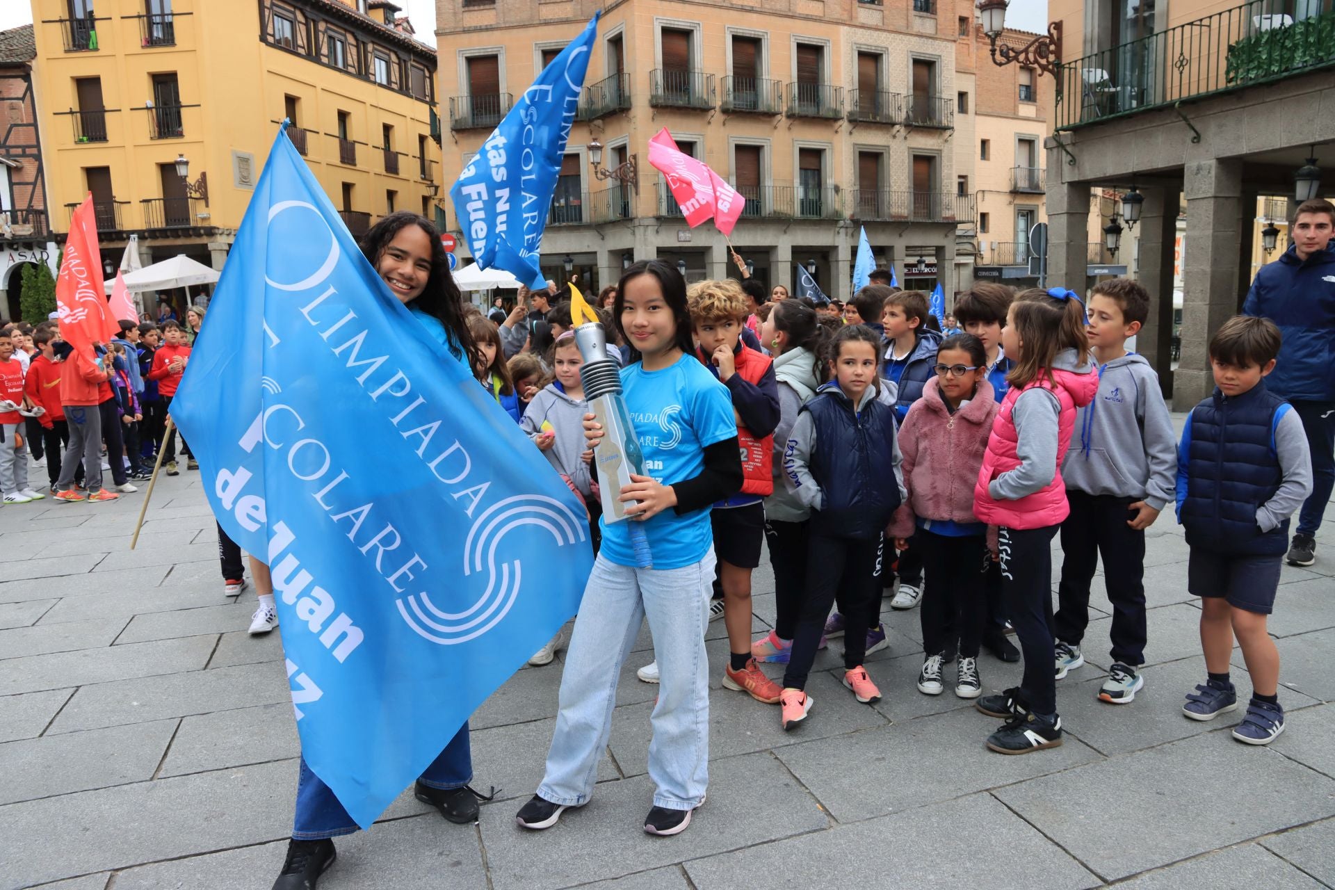 Fotos del encendido del pebetero de la olimpiada escolar de Segovia