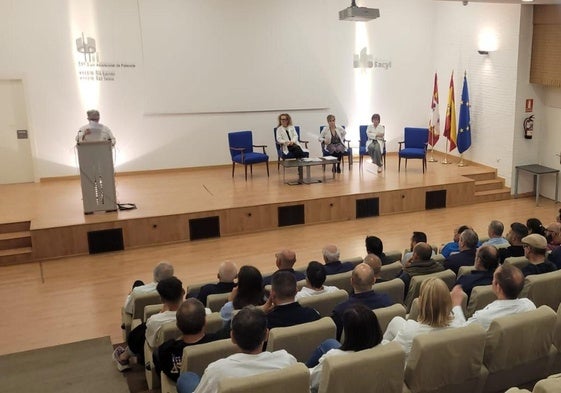 Reunión entre directivos del Caupa, representantes sindicales y personal de mantenimiento.
