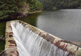 Presa de El Tejo, en el término municipal de El Espinar.