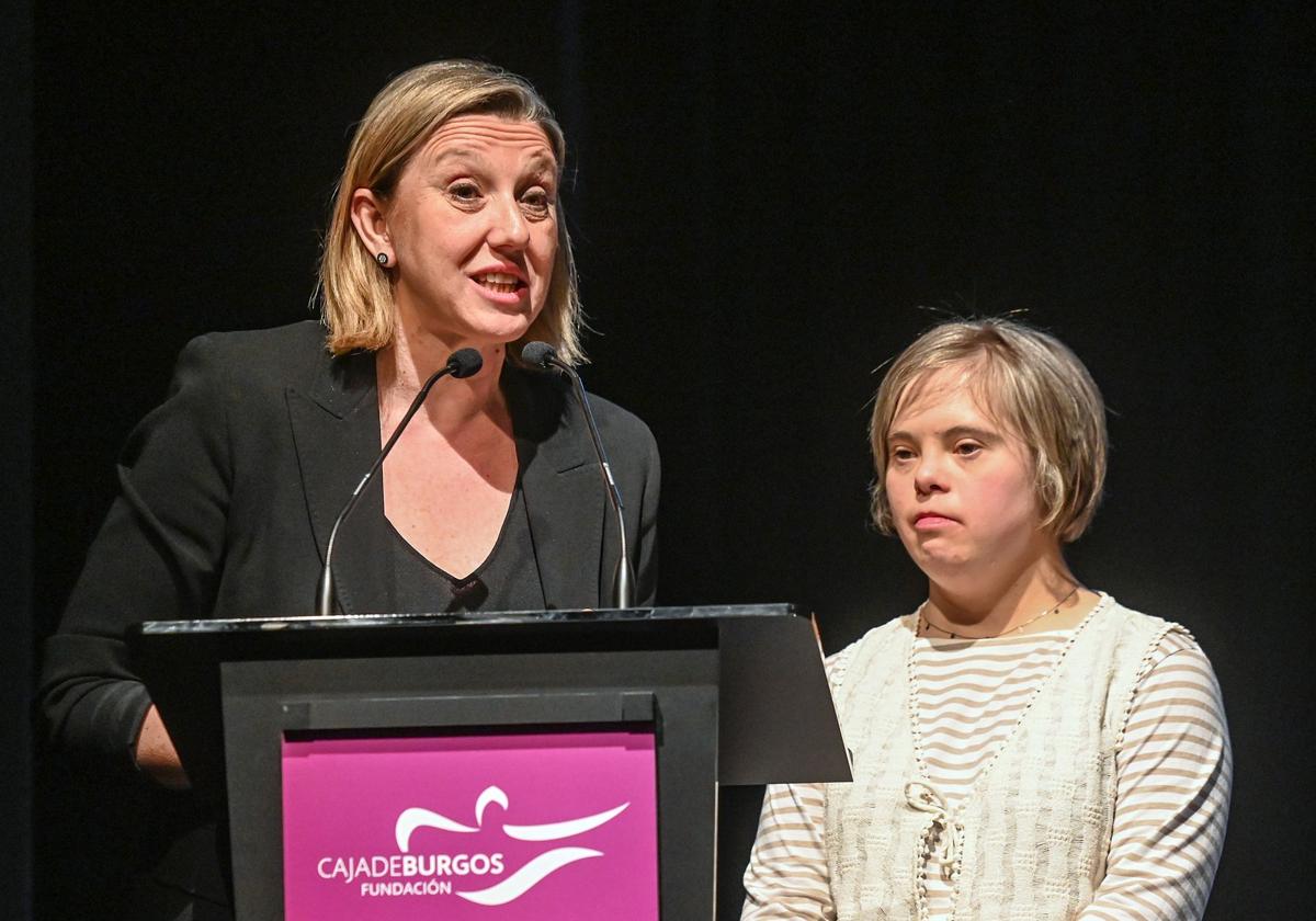La vicepresidenta y consejera Isabel Blanco, durante la gala de celebración del 40 aniversario de la Asociación Síndrome de Down Burgos.