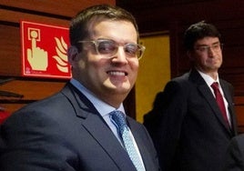 El letrado mayor de las Cortes, Marcos Herrero Martínez-Tutor, en un acto de despedida a una ujier por su jubilación.