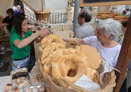 Puestos de la feria del pan del año pasado en Grijota.