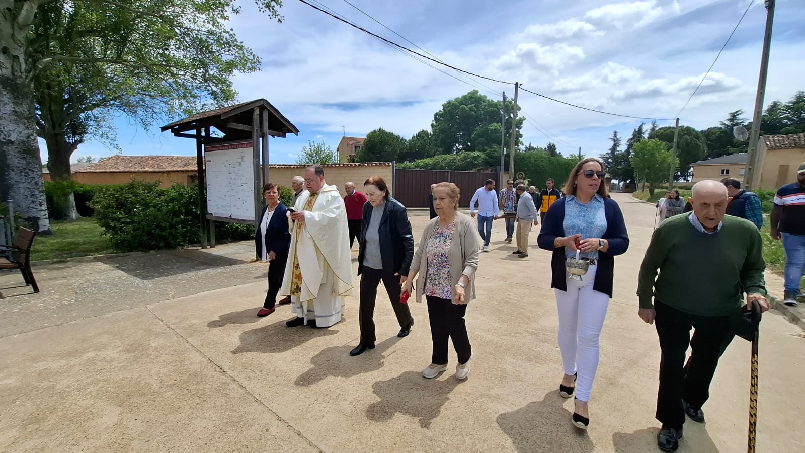San Bernardino y San Isidro bendicen los campos en Urones de Castroponce