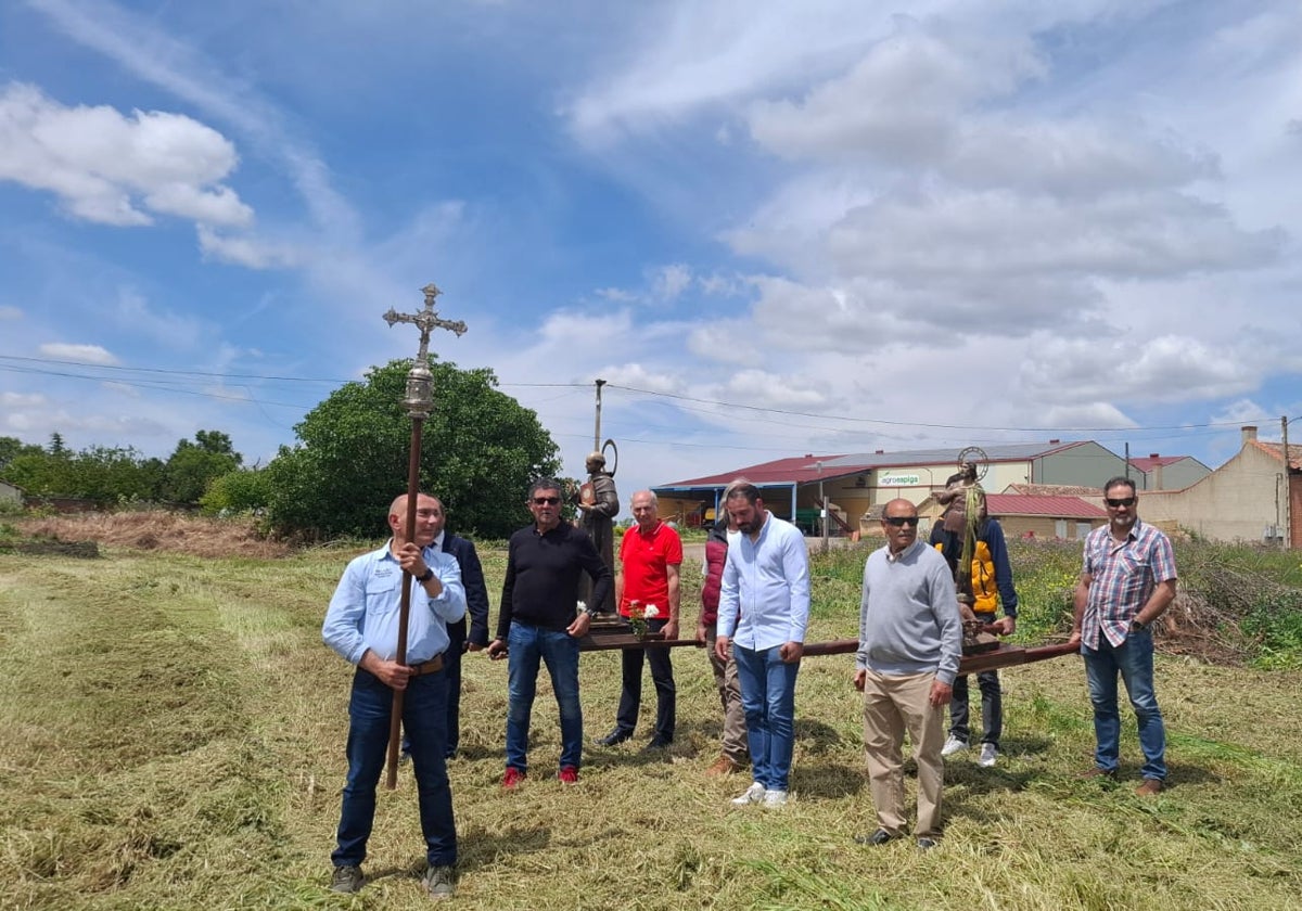 San Bernardino y San Isidro bendicen los campos en Urones de Castroponce