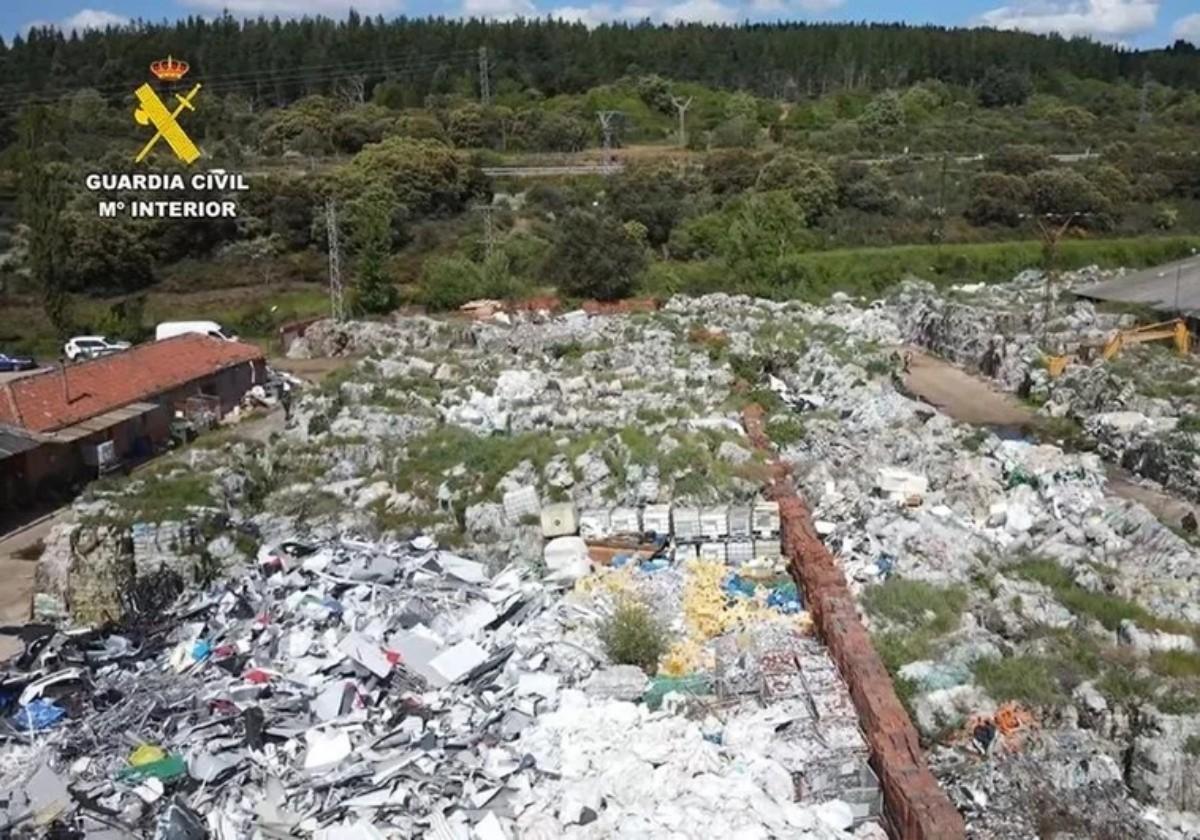 Cae una banda criminal internacional dedicada al tráfico ilegal de residuos que operaba en dos vertederos de León