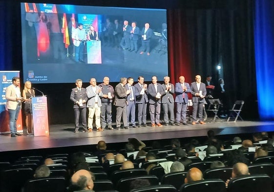 Entrega de distinciones en el acto de la Junta celebrado en Astorga.