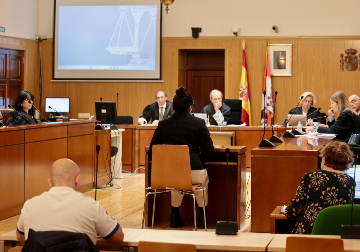 La acusada por el accidente mortal de la Nochebuena de 2022 durante la testifical, este miércoles.