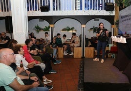 Eva Sánchez, durante su exposición sobre nanotecnología, el martes en Dana.