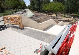Zona de acceso al carril bici de Moreras desde el Puente Mayor, aún en construcción.