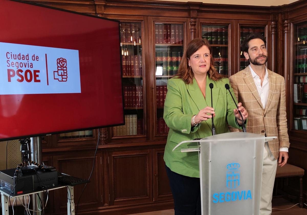 Clara Martín y el concejal Miguel Merino, este miércoles.