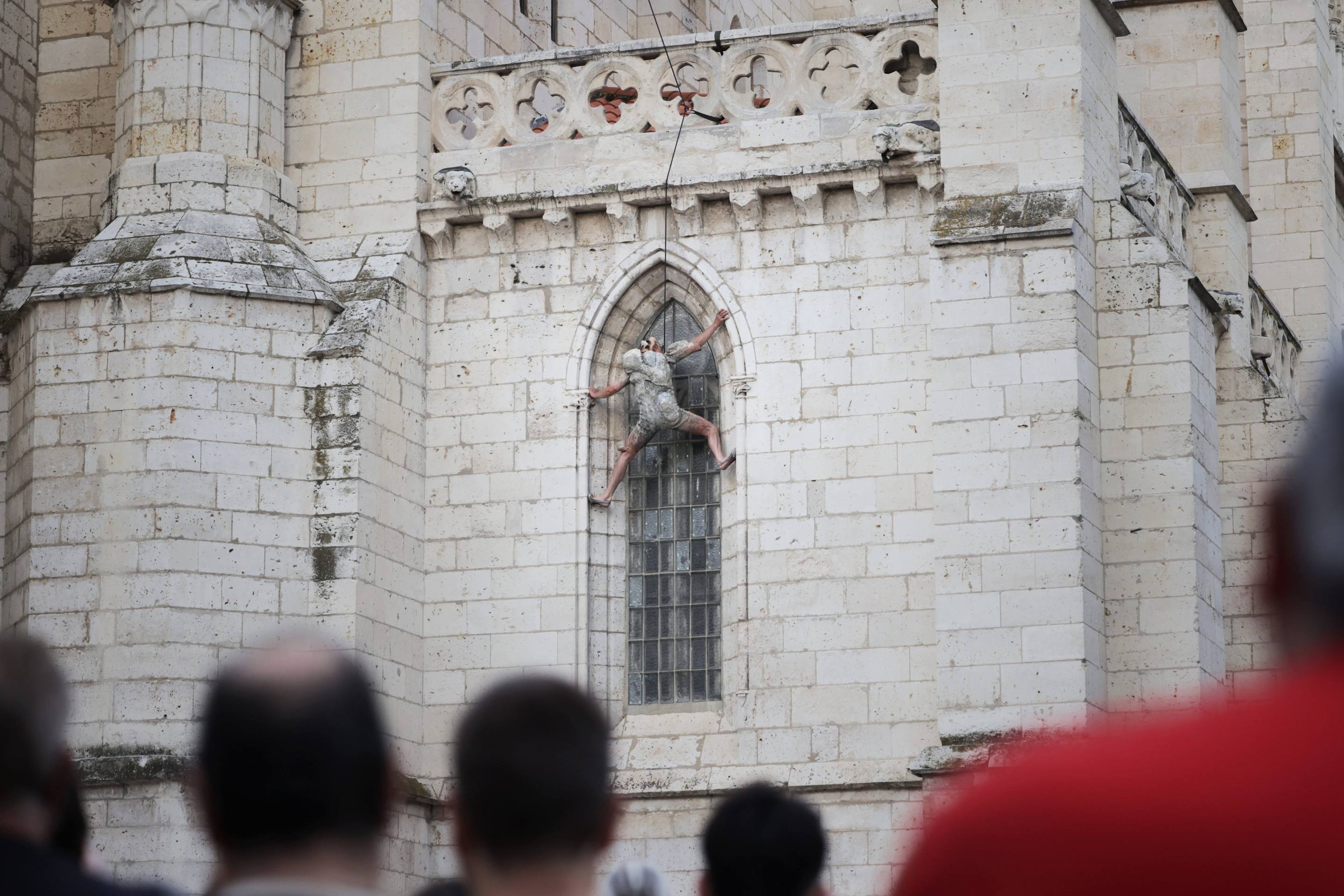 La mascletá poética y el espectáculo de Quasimodo y Esmeralda en Valladolid, en imágenes