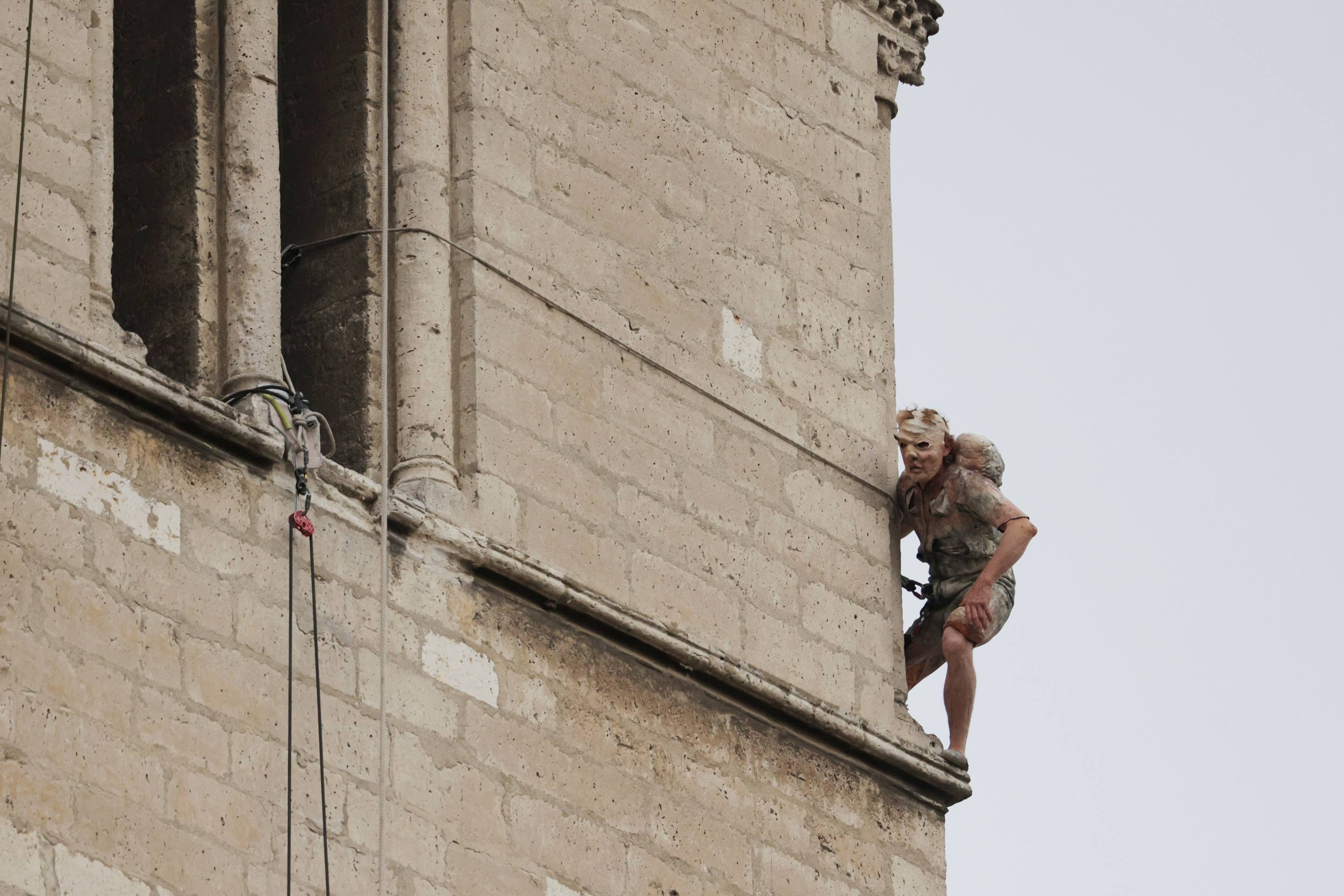 La mascletá poética y el espectáculo de Quasimodo y Esmeralda en Valladolid, en imágenes