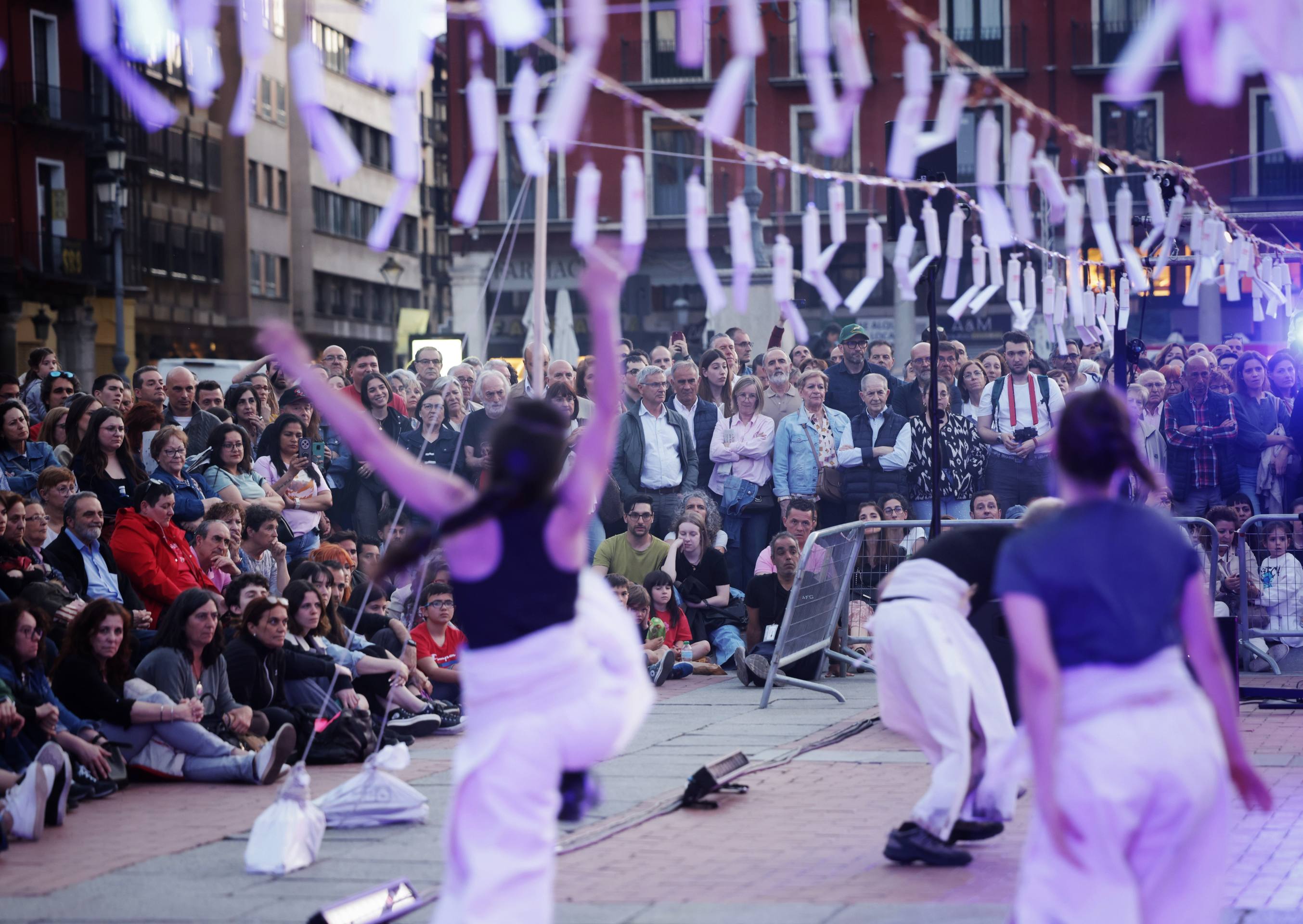 La mascletá poética y el espectáculo de Quasimodo y Esmeralda en Valladolid, en imágenes