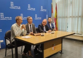 El concejal de Deportes del Ayuntamiento, el director general de Deportes, el delegado de la Junta y el diputado de Deportes presentan la iniciativa.