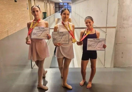 Marianne, Celia y Gabi, premiadas en el campeonato.