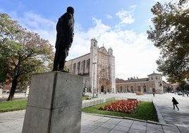Estatua de Felipe II en la Plaza de San Pablo de Valladolid
