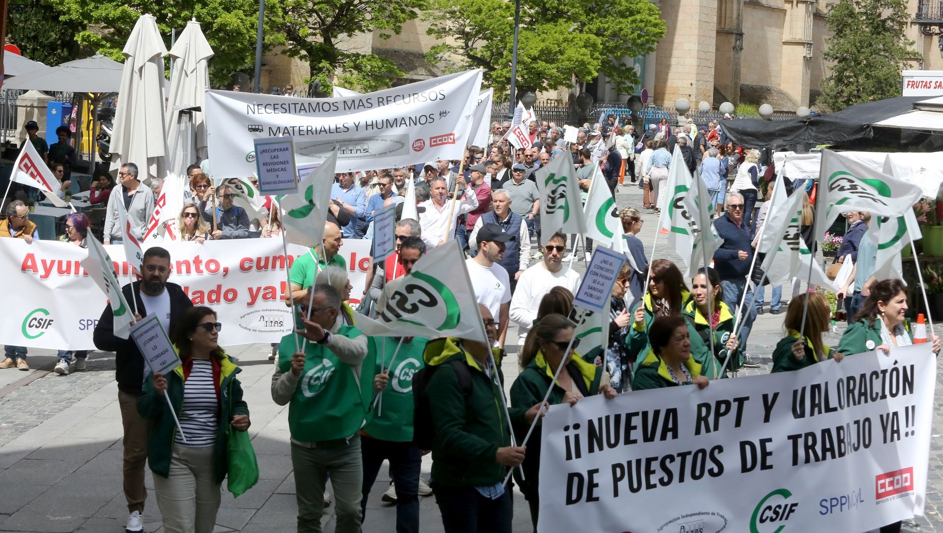 La protesta de los empleados municipales de Segovia, en imágenes
