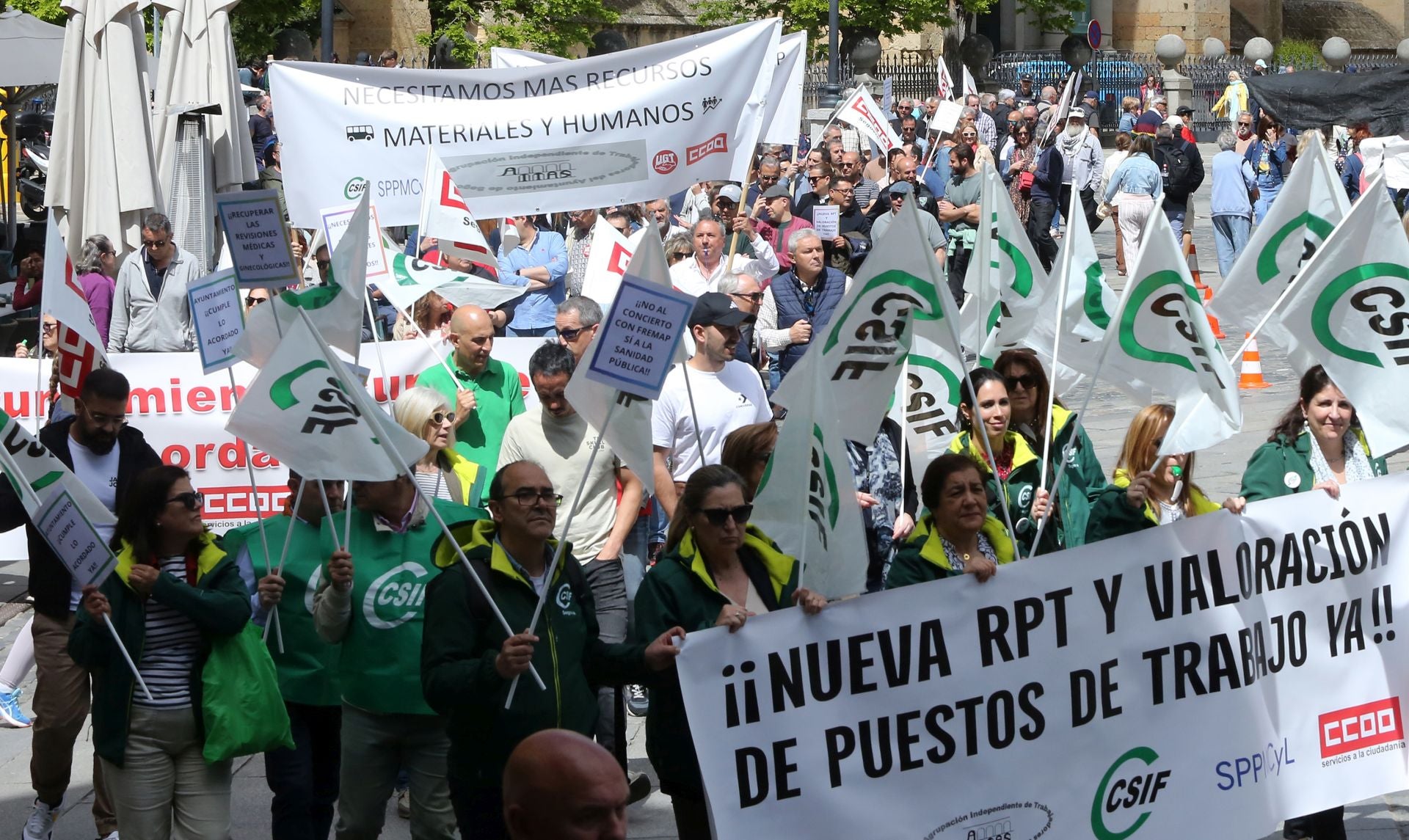 La protesta de los empleados municipales de Segovia, en imágenes