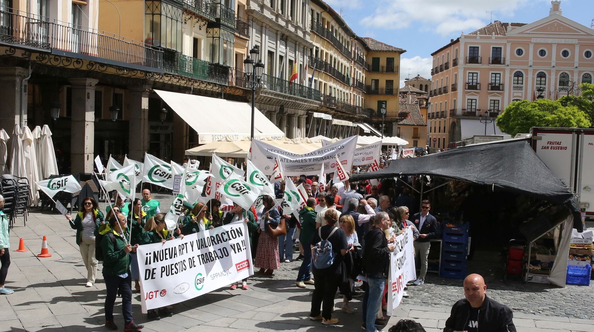 La protesta de los empleados municipales de Segovia, en imágenes