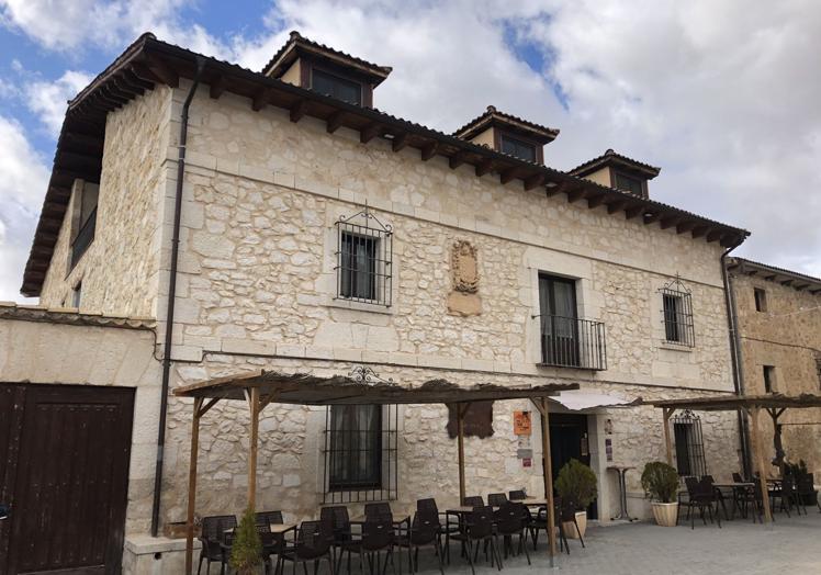 Casa señorial convertida en el Hotel Rural Las Baronas.