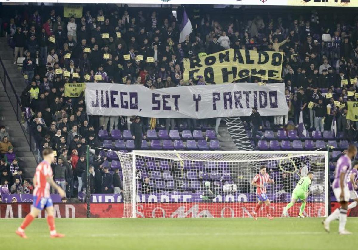 Protestas contra Ronaldo en la grada del estadio José Zorrilla el pasado 30 de noviembre durante el partido Real Valladolid-Atlético de Madrid.